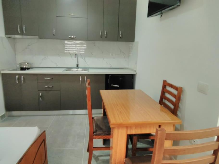Besnik, For Rent Wlora