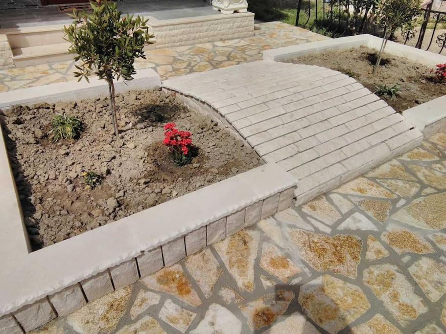 Besnik, For Rent Apartament *