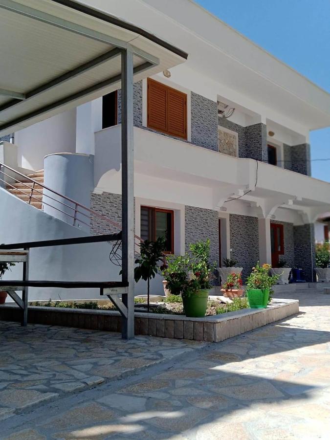 Besnik, For Rent *
