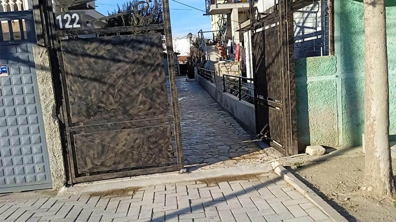 Besnik, For Rent *